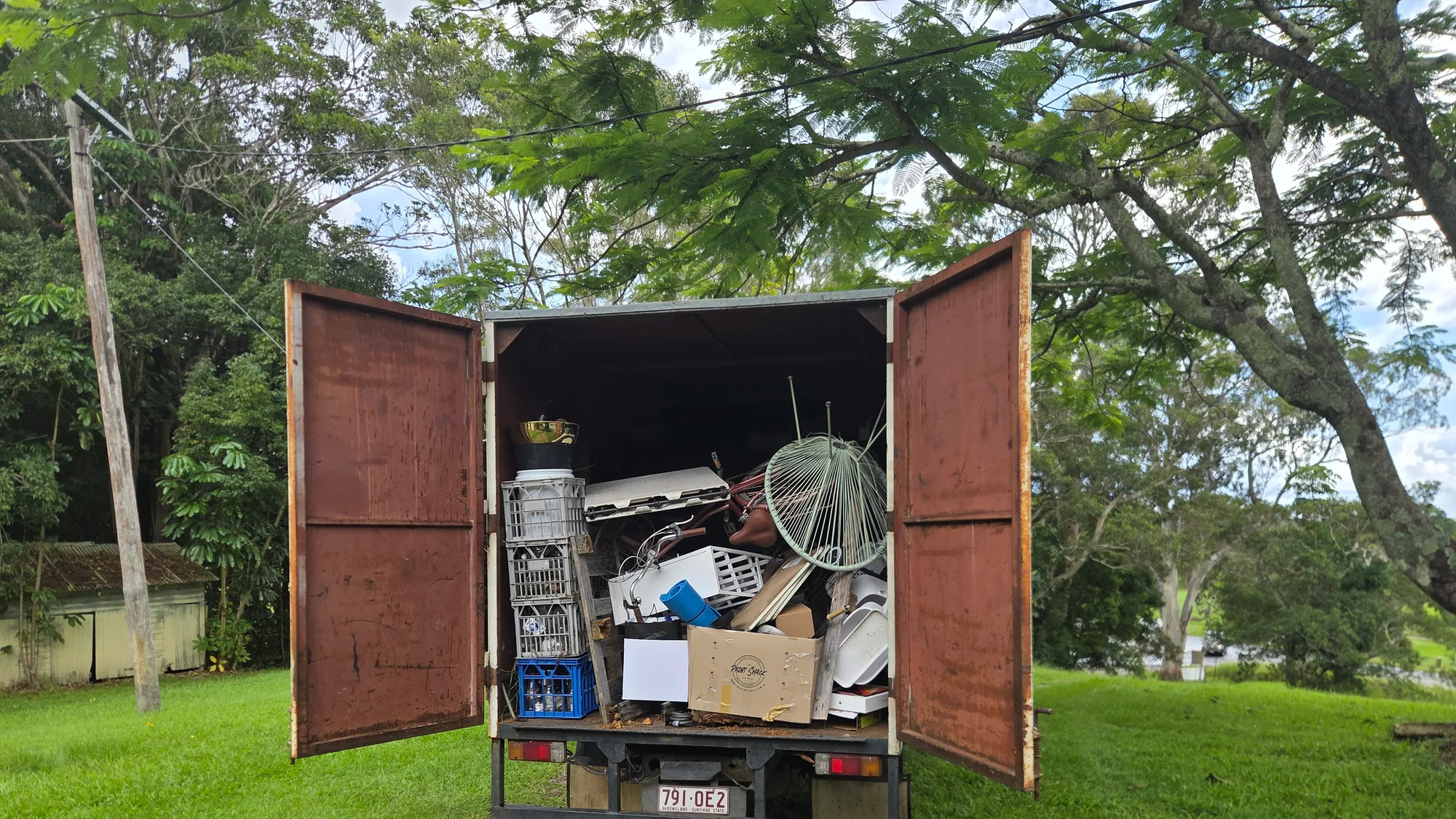 Rubbish removal truck loaded during a job